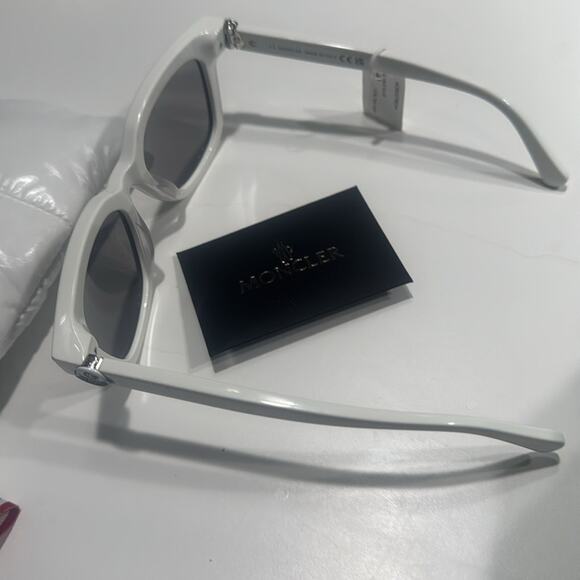 Moncler Audree 50mm Square Sunglasses White - Picture 4 of 10